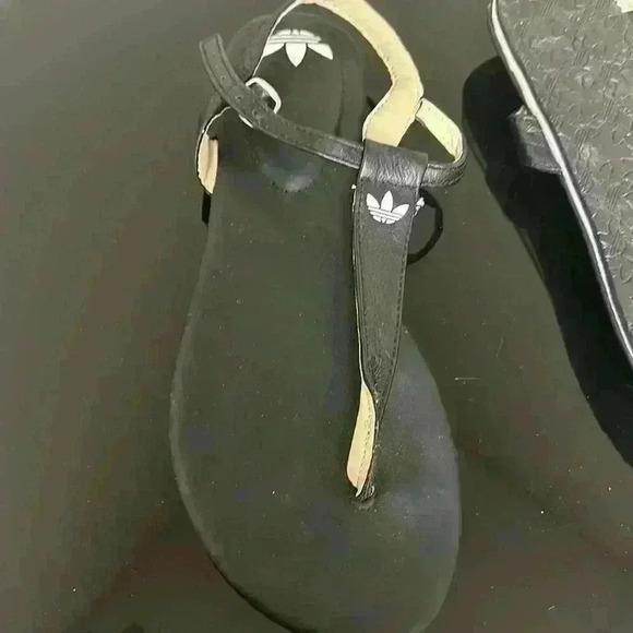 Adidas sandles slightly worn - Picture 3 of 4